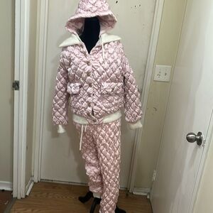 1️⃣5️⃣0️⃣0️⃣0️⃣ brand new Authentic Chanel snowsuit